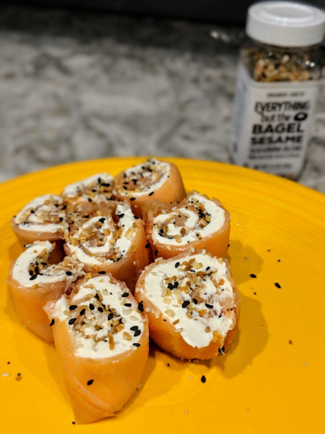 Everything but the bagel salmon roll