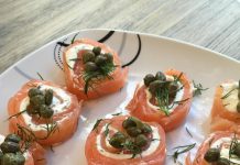 Smoked salmon with dill cream cheese Smoked salmon with dill cream cheese and capers