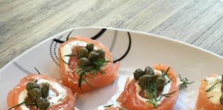 Smoked salmon with dill cream cheese Smoked salmon with dill cream cheese and capers