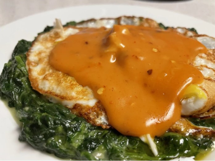 Cheesy Spinach Fried Eggs
