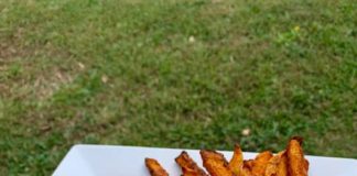 Cheeseburger casserole with jicama ‘fries’ and lemon aioli dipping sauce Cheeseburger casserole with jicama ‘fries’ and lemon aioli dipping sauce