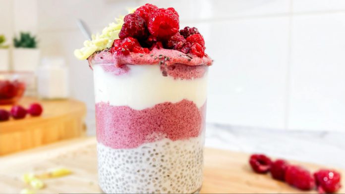 Raspberry Chia Smoothie Pot with Coconut Pudding