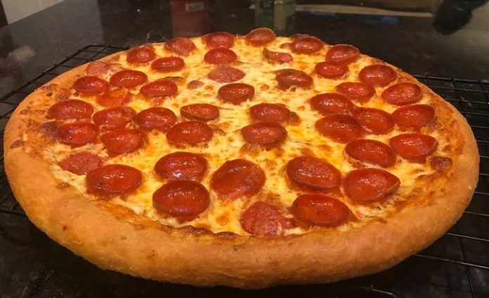 Keto Pepperoni Pizza